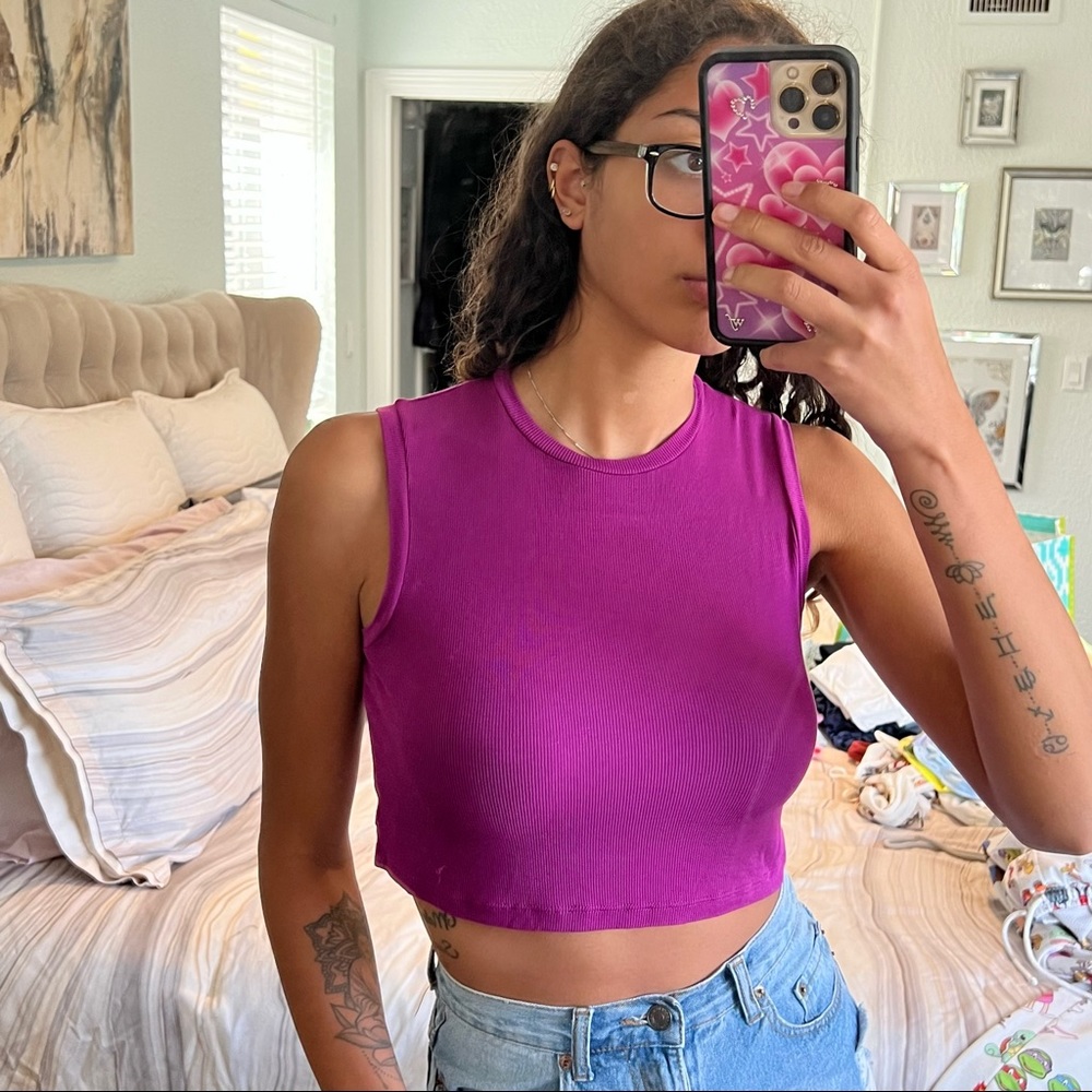 LF Emma and Sam crop top